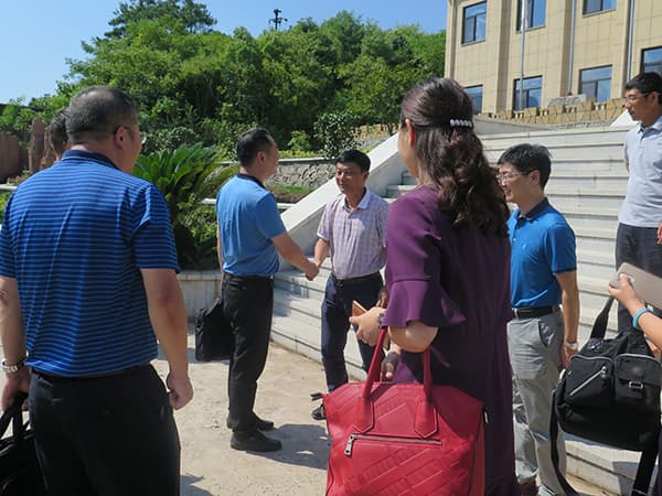 国务院督察组到开云体育官方
湖北生产基地考察