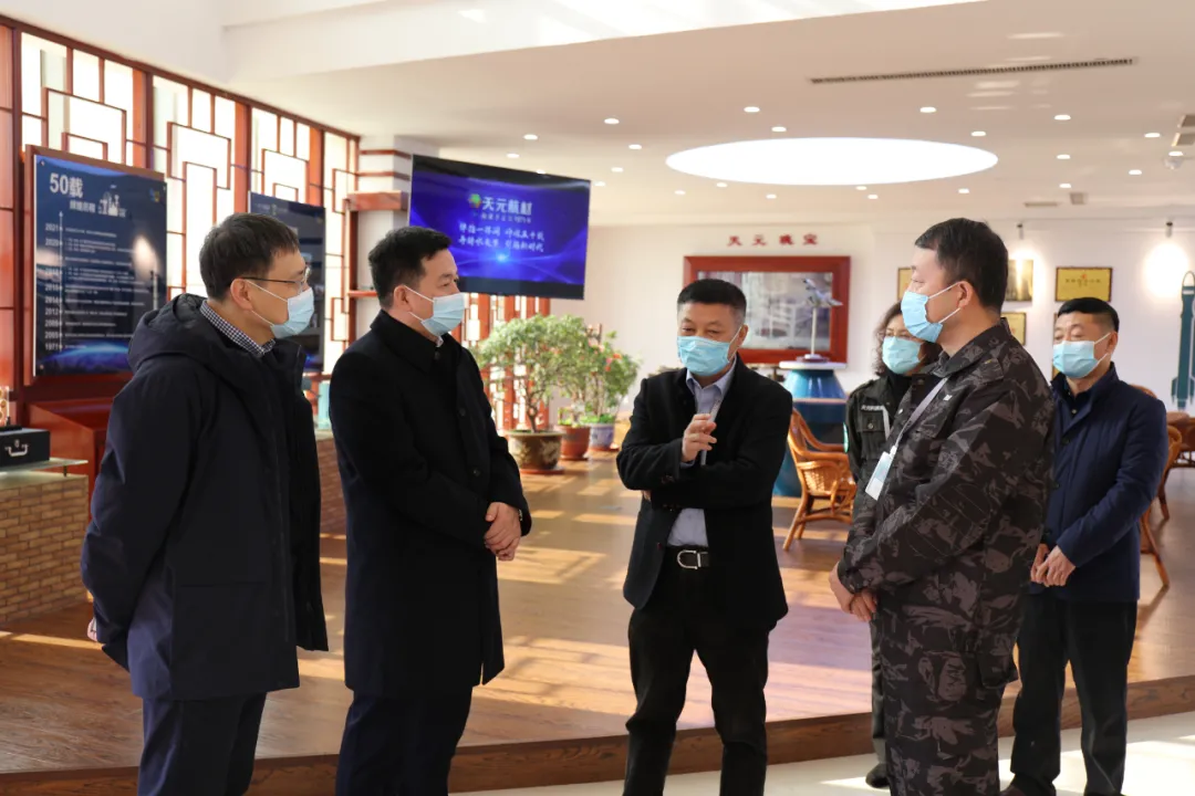 营口市委常委、副市长何庆伟同志一行莅临开云体育官方
航材营口生产基地参观调研 营口市委常委、副市长何庆伟同志一行莅临开云体育官方
航材营口生产基地参观调研