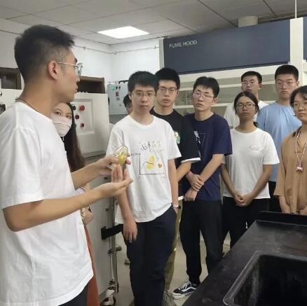 清华大学毕业的周副院长