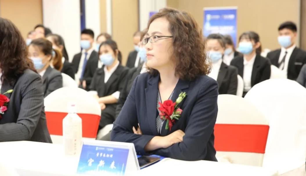 宫新春